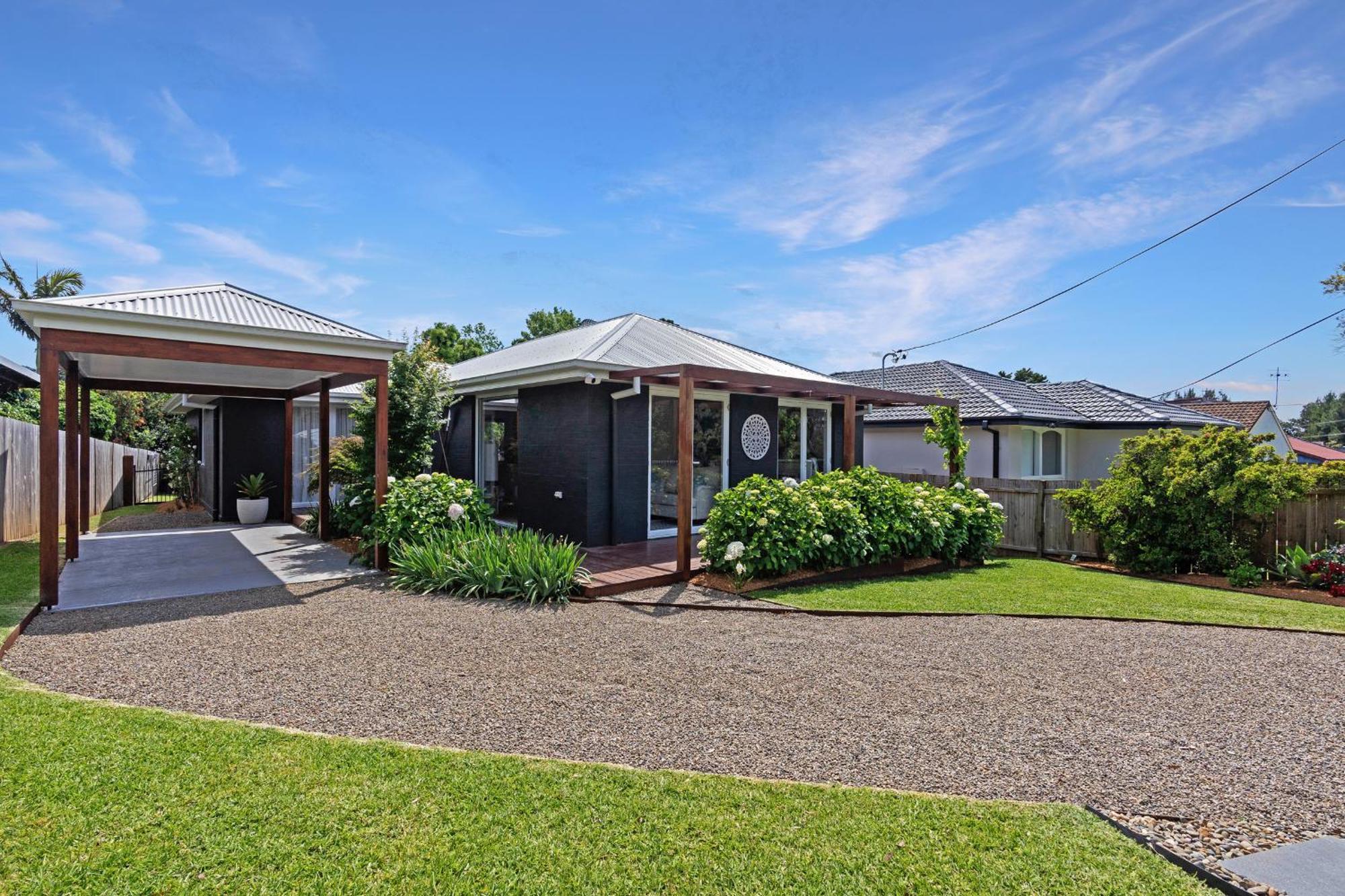 Queenberry - Jacuzzi, Village Location & 10 Mins To *