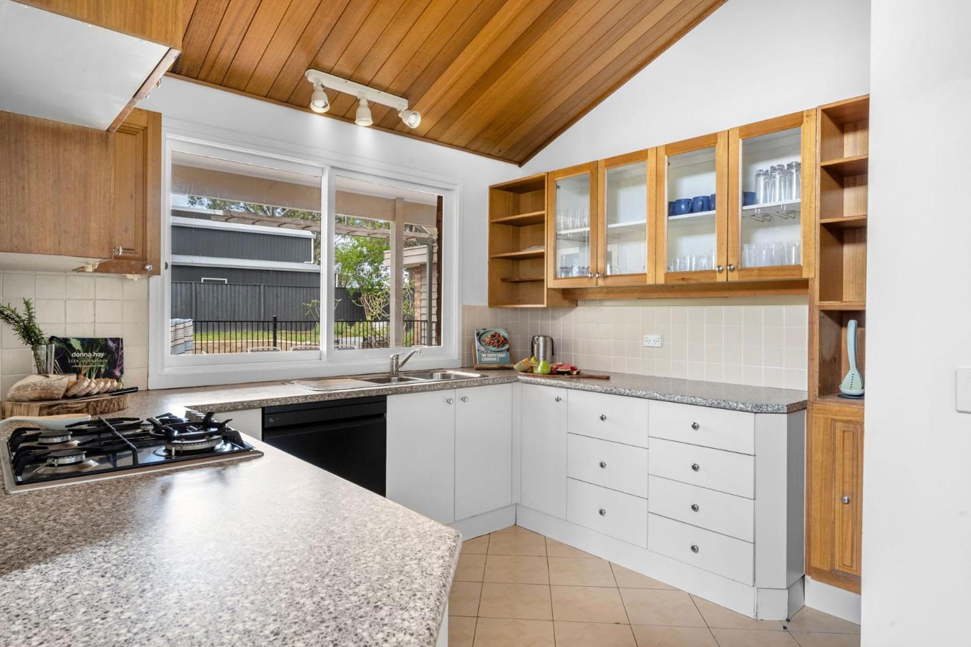 Sunnyside Up - Where Coastal Breezes Meet Country Charm, Minutes From And Seven Mile Berry