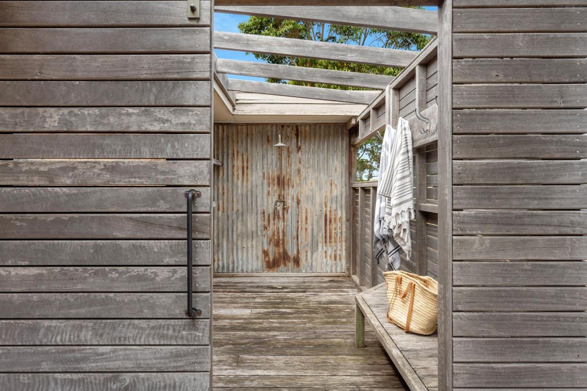 Sunnyside Up - Where Coastal Breezes Meet Country Charm, Minutes From And Seven Mile
