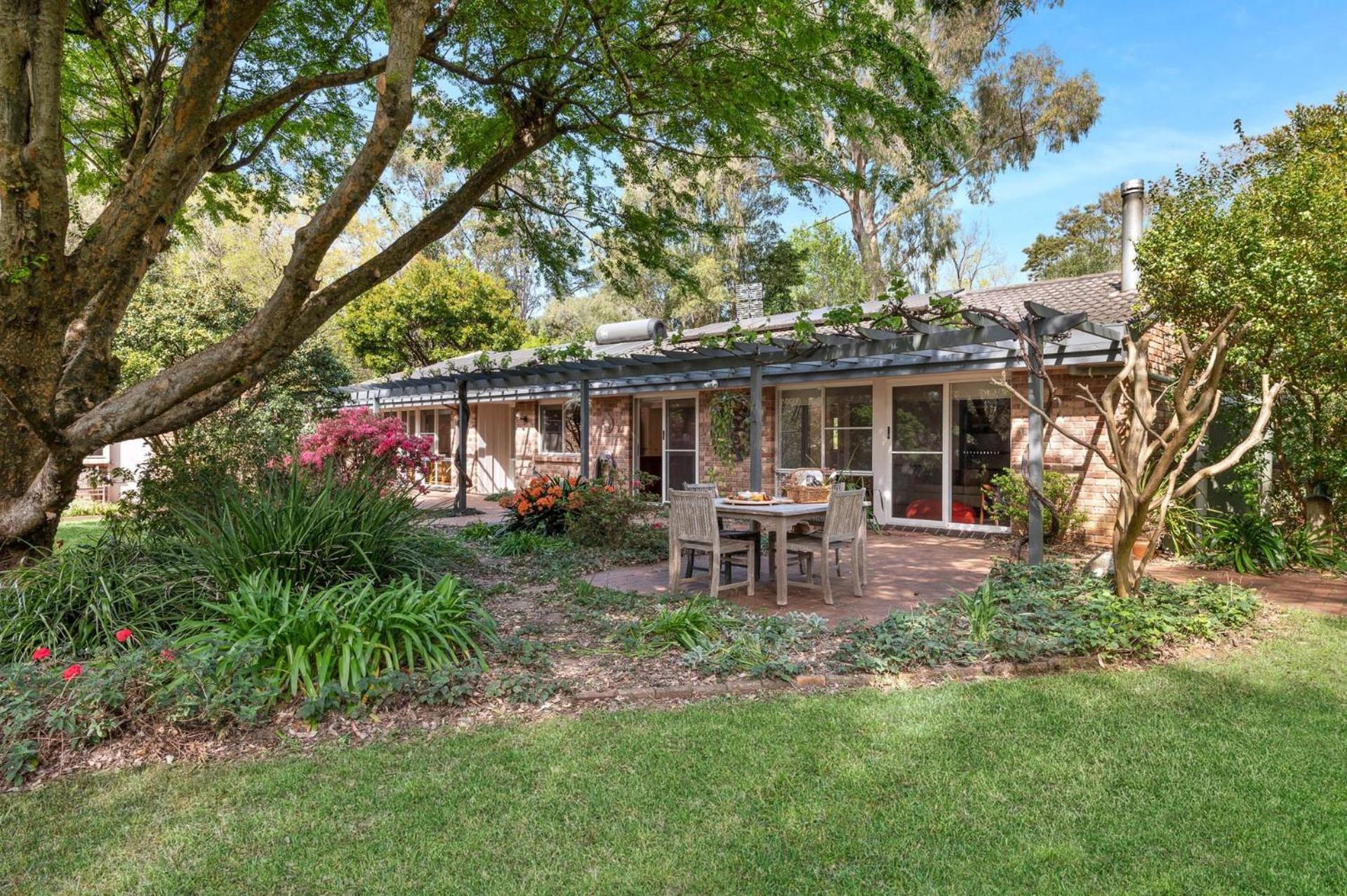 Elmwood - A Lush 1 Acre Getaway Minutes From The Heart Of * Berry