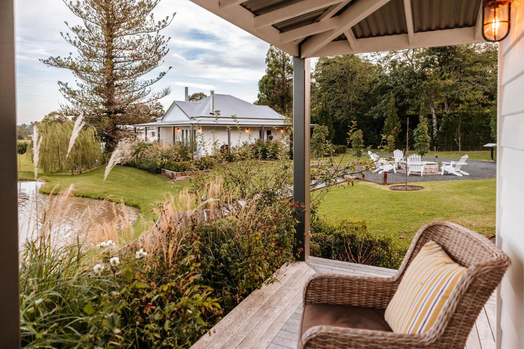 The Homestead Otel *
