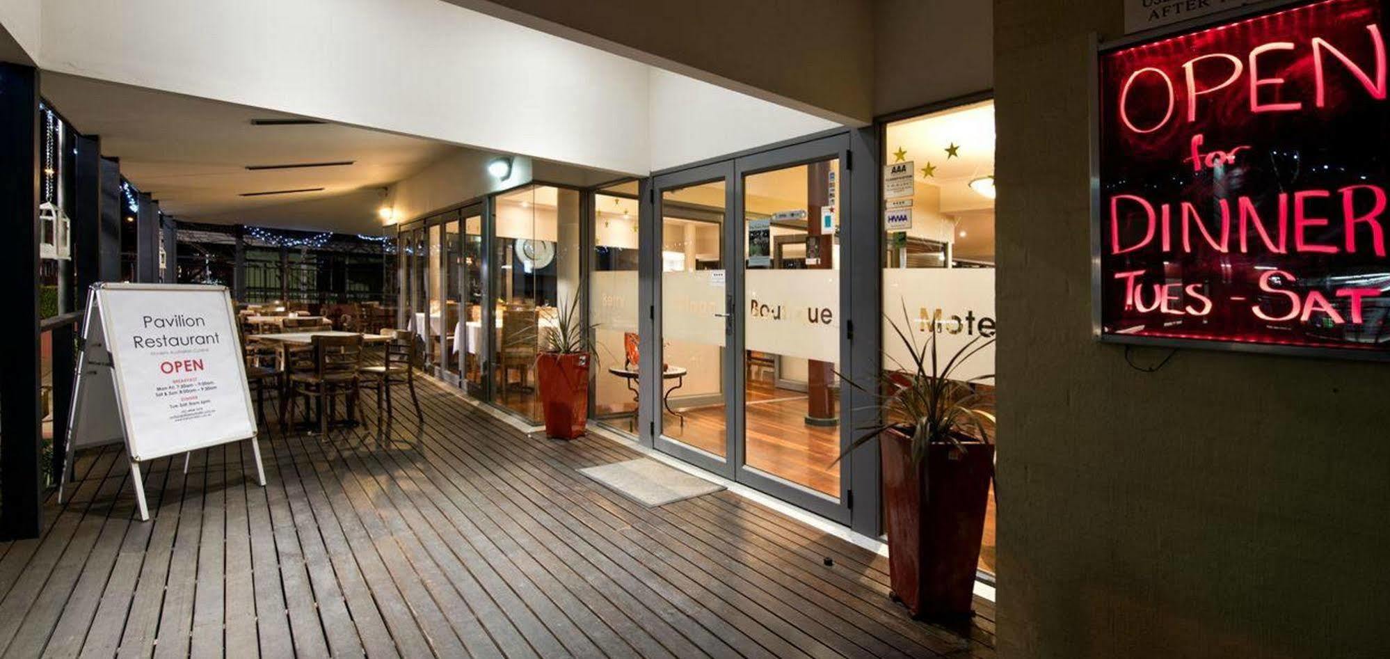 Village Boutique Motel 4*