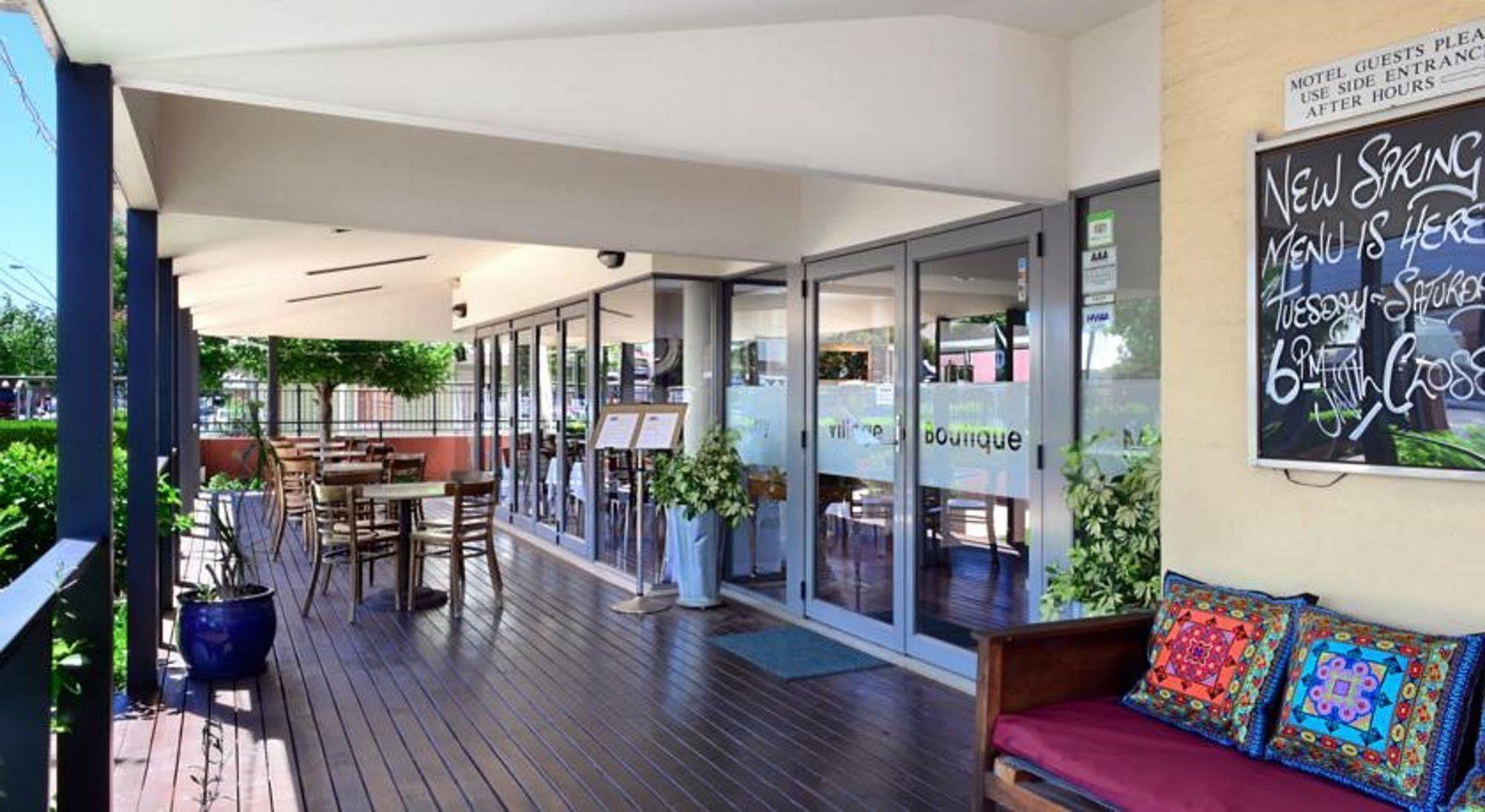 Village Boutique Motel 4*