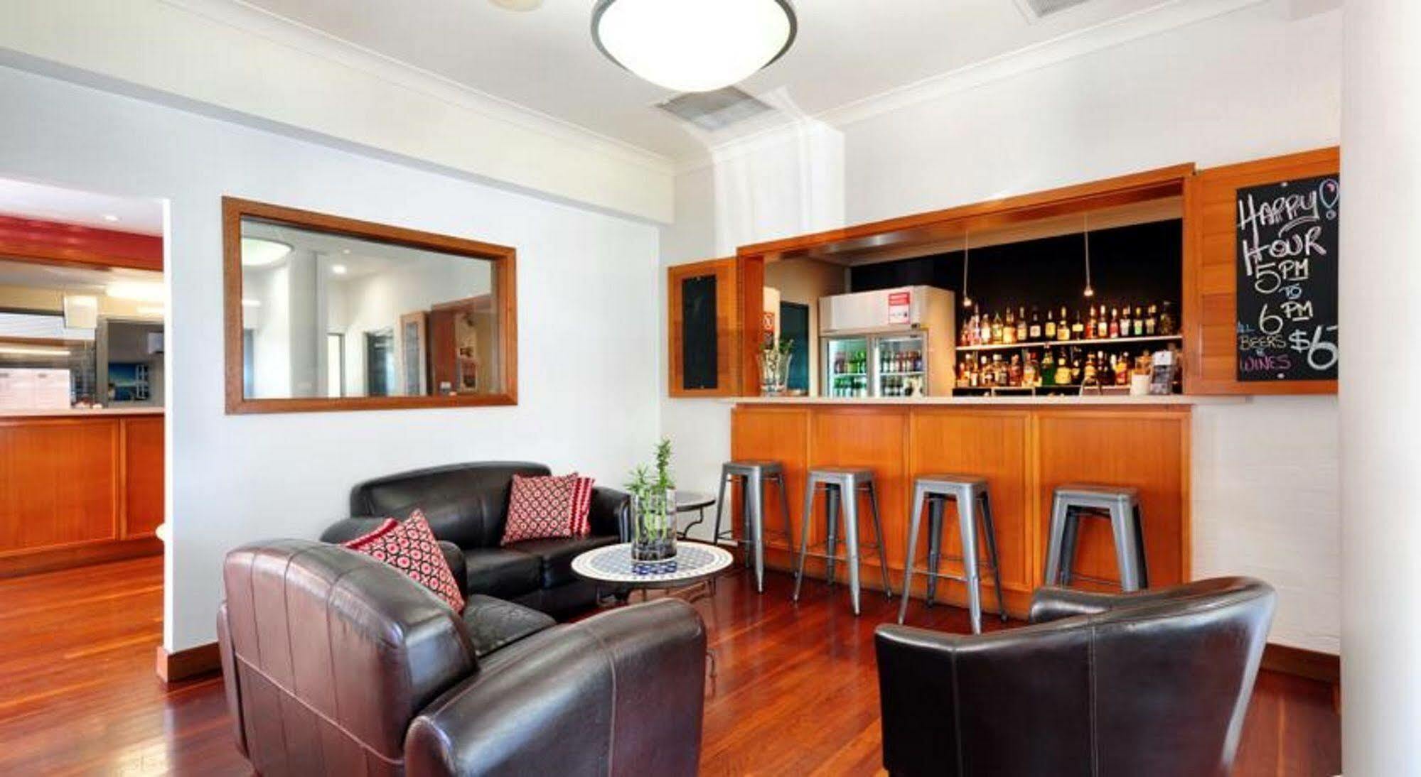 Village Boutique Motel 4*