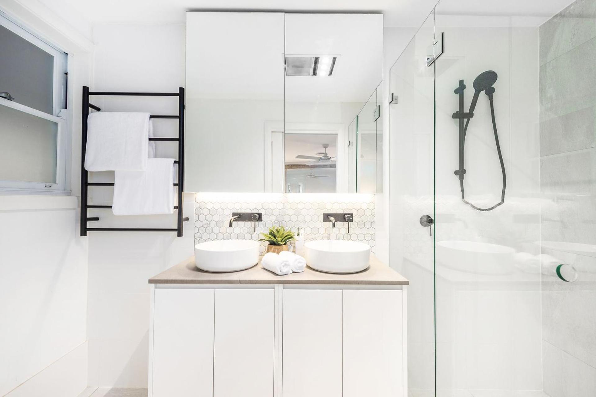 Clarence Elegance And Convenience In
