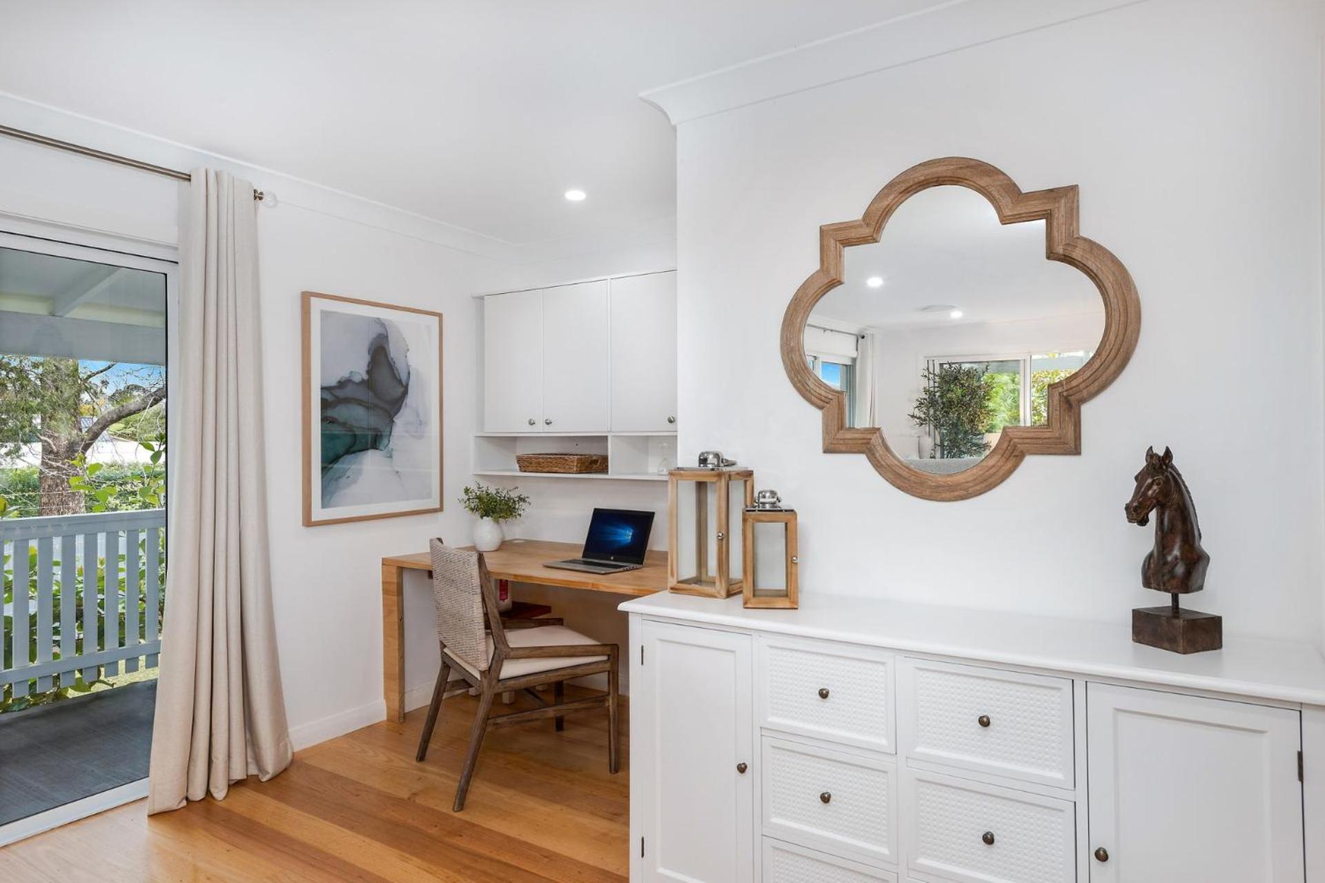 Clarence Elegance And Convenience In Berry
